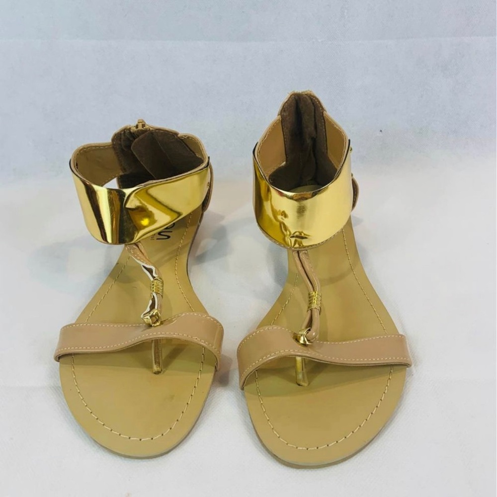Brand New Size 9 Women’s Nude/Gold Sandals